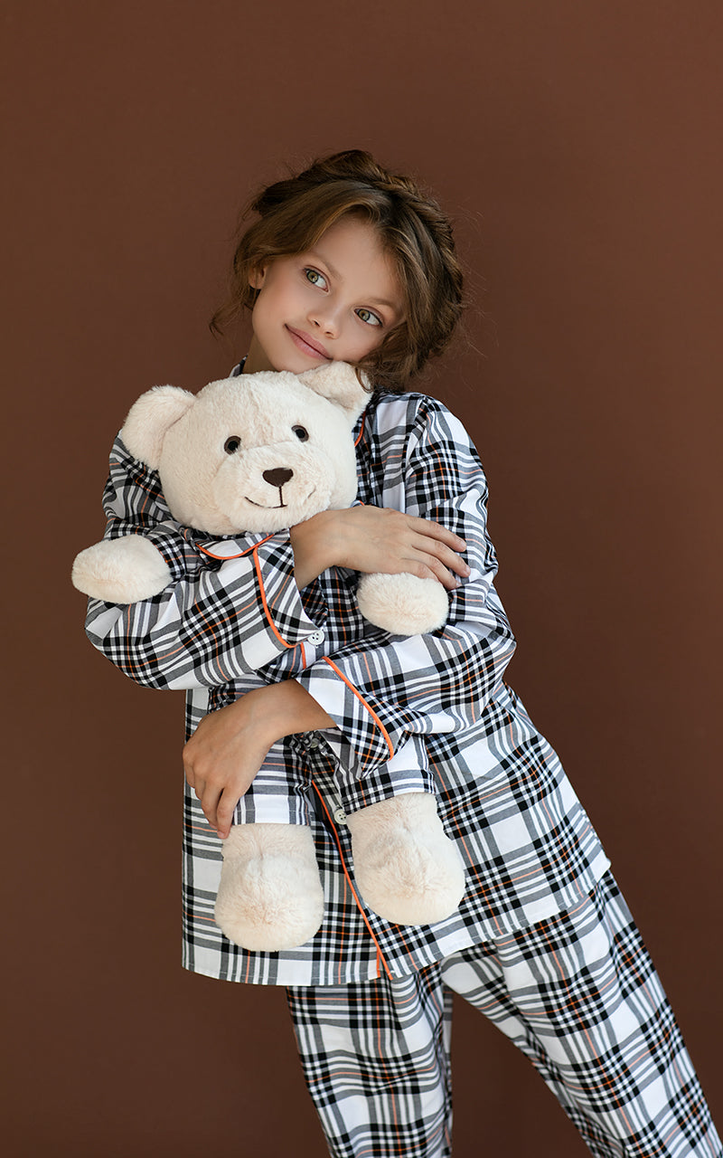 Close-Up of Plush Fabric on the Alle Pyjama Set